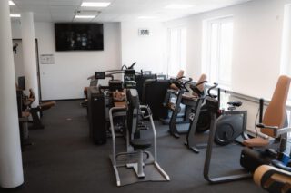 🏋️‍♀️ Stärke deinen Rücken – für mehr Kraft & Lebensqualität!

Ein starker Rücken ist die Basis für Schmerzfreiheit, Stabilität und Lebensqualität– egal ob im Alltag oder beim Sport. 💪

In unserer Physiotherapie & Fitness kombinieren wir gezieltes Training mit therapeutischer Betreuung.
Mit unserem Gesundheitstraining stärkst du nicht nur deine Muskulatur, sondern beugst auch Rückenschmerzen aktiv vor.

✨ Deine Vorteile:
✅ Individuelles Rückentraining mit physiotherapeutischer Begleitung
✅ Gesundheitstraining für jedes Fitnesslevel
✅ Flexible Laufzeiten: monatlich kündbar, 1-Jahres- oder 2-Jahres-Vertrag
✅ Professionelle Betreuung & moderne Trainingsgeräte

💡 Tipp: Schon 2–3 Trainingseinheiten pro Woche können deinen Rücken langfristig stärken und Schmerzen reduzieren.

👉 Starte jetzt dein Rückentraining – für mehr Energie, Stabilität und Wohlbefinden!

#Physiotherapie #Gesundheitstraining #Rückenfit #StarkerRücken #Fitness #GesundBewegen #PhysioPower #Rückenschule #Schmerzfrei #TrainingMitSinn