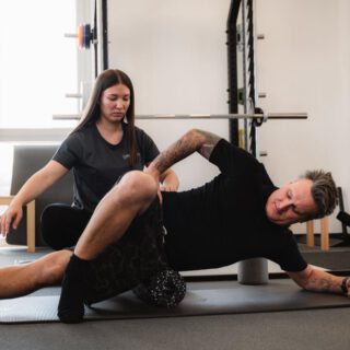 🏋️‍♀️ Physio x Training = Dein Weg zu echter Gesundheit 💪

Gesundheit entsteht nicht nur auf der Behandlungsbank –
sondern durch Bewegung, Eigeninitiative und gezieltes Training.

Unsere Physiotherapeut:innen und Sporttherapeut:innen zeigen dir, wie du selbst aktiv etwas für deinen Körper tun kannst:
✨ Schmerzen verstehen – und Schritt für Schritt abbauen.
✨ Beweglichkeit und Kraft gezielt aufbauen.
✨ Haltung, Stabilität und Energie verbessern.
✨ Deinen Alltag selbstbewusst und schmerzfrei meistern.

Wir begleiten dich mit medizinischem Wissen, aber du bist der wichtigste Teil des Erfolgs.
Mit deinem Einsatz, unserer Anleitung und einem individuellen Trainingsplan erreichst du nachhaltige Gesundheit – nicht nur kurzfristige Besserung.

💡 Dein Vorteil:
Du übernimmst Verantwortung für deine Gesundheit –
und trainierst mit Profis, die wissen, wie Körper und Bewegung zusammenwirken.

⸻
📍 Starte jetzt dein Training und übernimm die Kontrolle über deine Gesundheit.