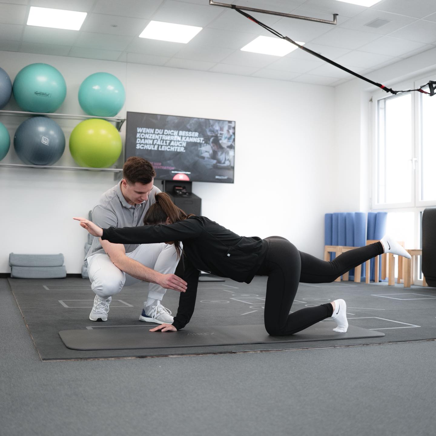 🙌Wusstest du, dass Rückenschmerzen in den meisten Fällen nicht von einem strukturellen Schaden kommen?
#lebensqualität #lebensqualitätverbessern #Physio #physiostudent #physiotherapist #ganzheitlichegesundheit #gesundheitsvorsorge #gesundheitbrauchtfitness #prävention #rehabilitation #gesundheitstipps #gesundheitistalles #göppingen #physiotherapy #physio #physiomed #eislingen